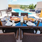 Lomari Holiday home *
