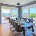 Holiday home Lomari *