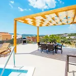 Lomari Holiday home