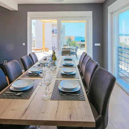 Lomari Nyaraló Šibenik