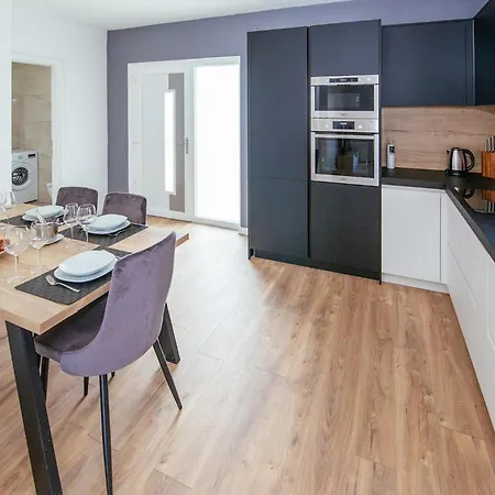 Nyaraló Lomari Šibenik