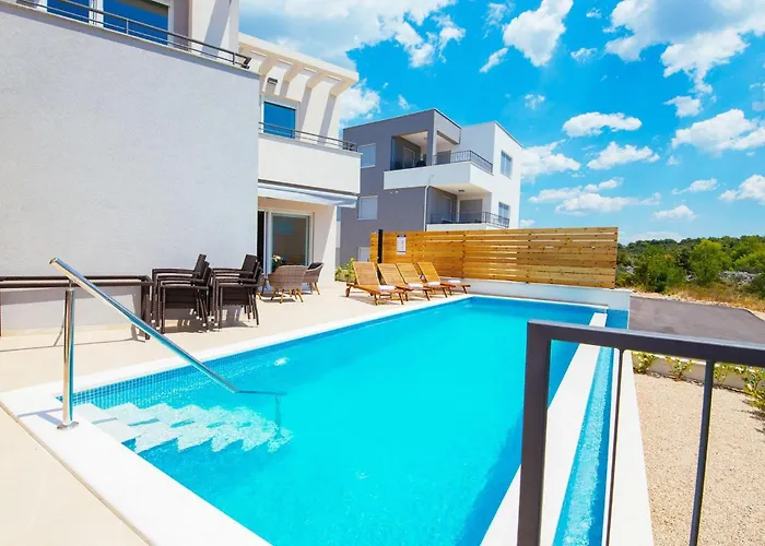 Lomari * 希贝尼克