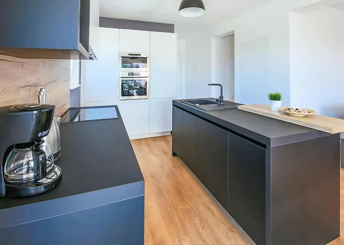 Lomari * 希贝尼克