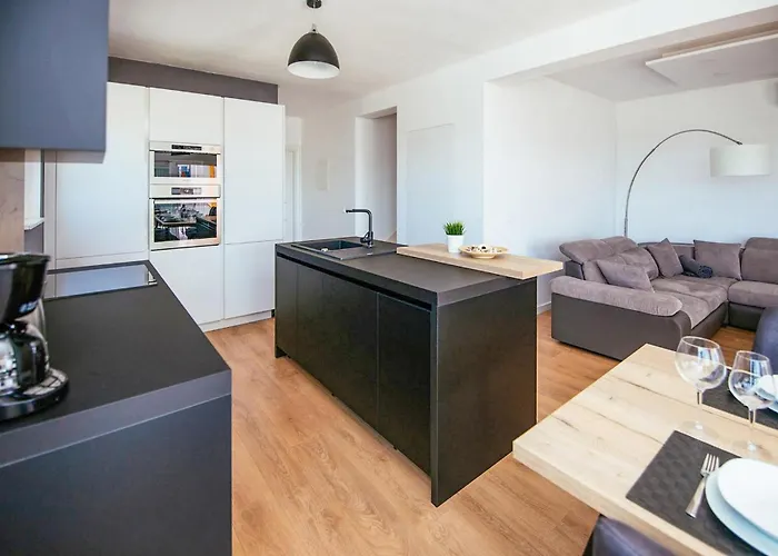 Lomari 度假居 希贝尼克