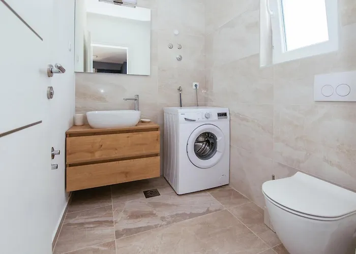 Lomari 度假居 希贝尼克