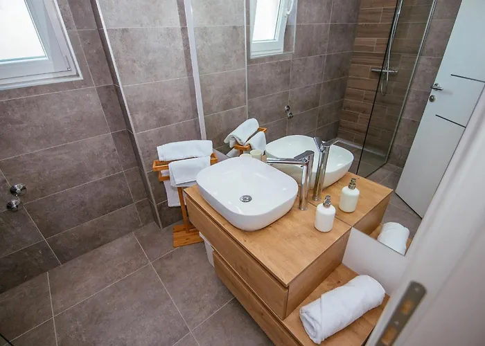 Lomari * 希贝尼克