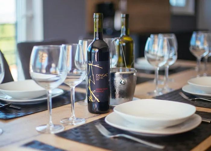 度假居 Lomari 希贝尼克